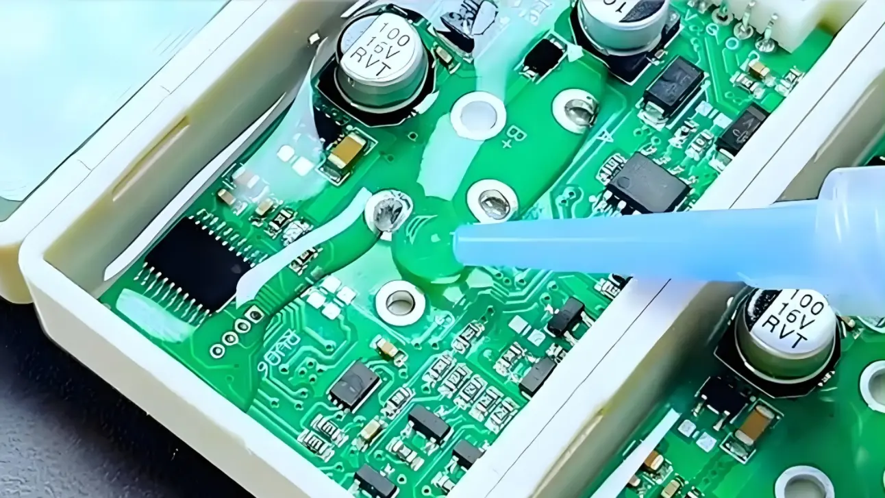 Zastosowanie HTPB w zalewaniu/hermetyzowaniu materiał&oacute;w elektronicznych